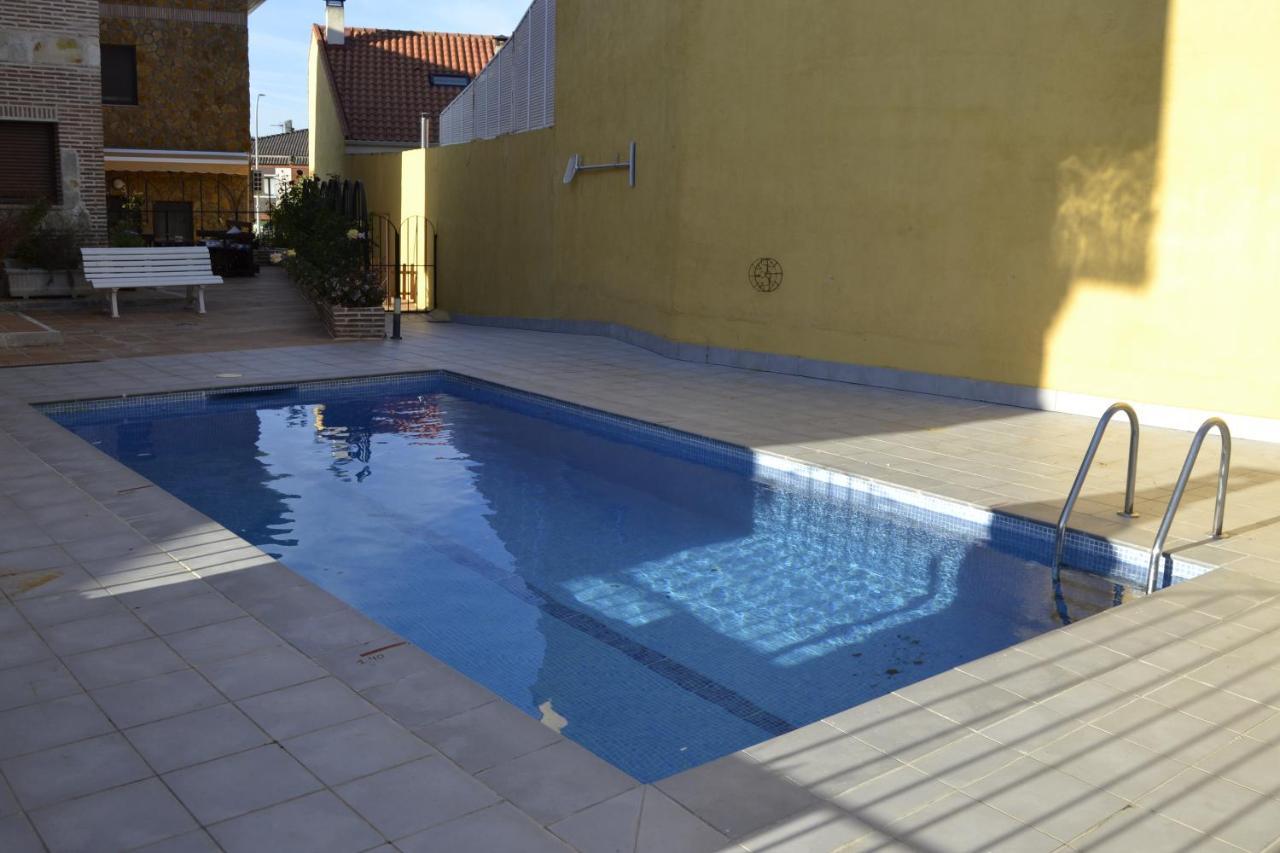 Apartamentos "Casa Rural De Aldea" Aldea del Fresno エクステリア 写真