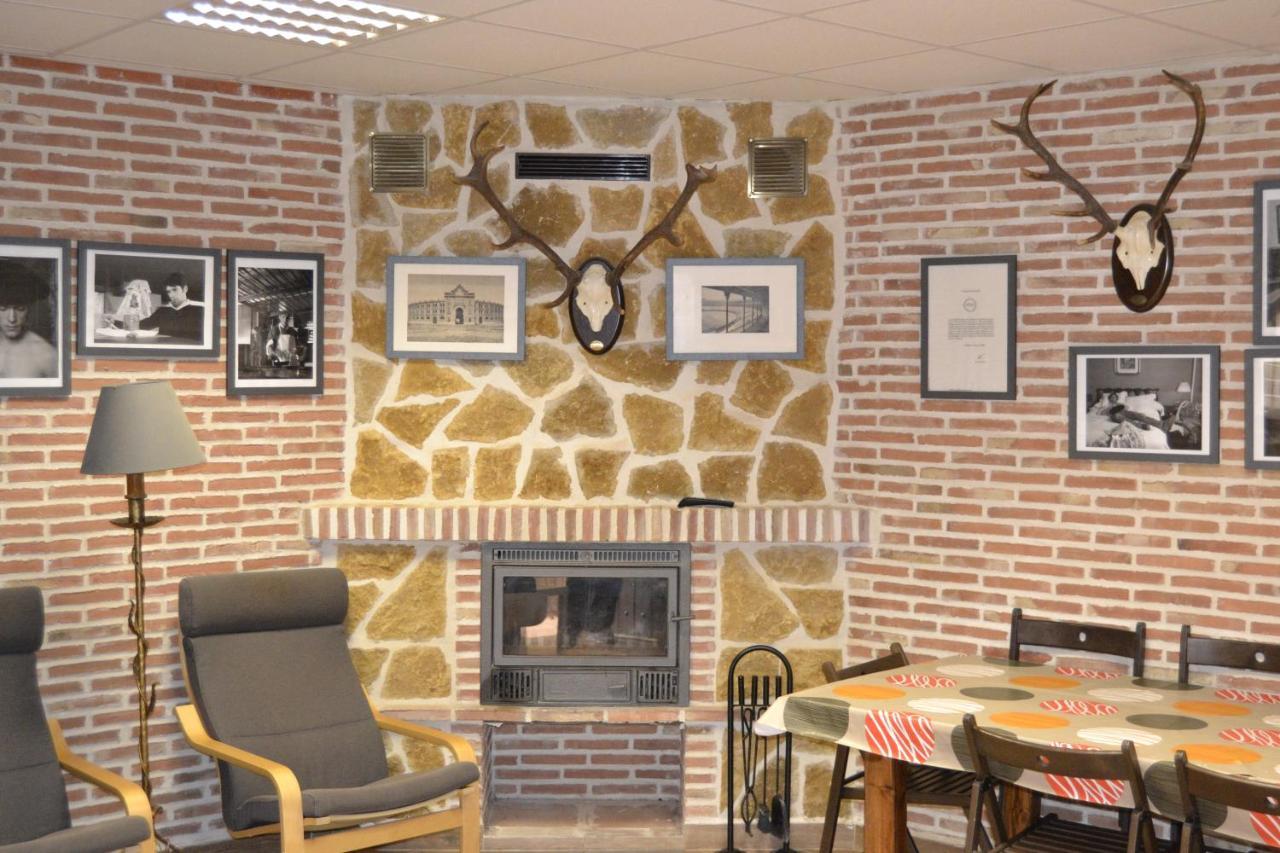 Apartamentos "Casa Rural De Aldea" Aldea del Fresno エクステリア 写真